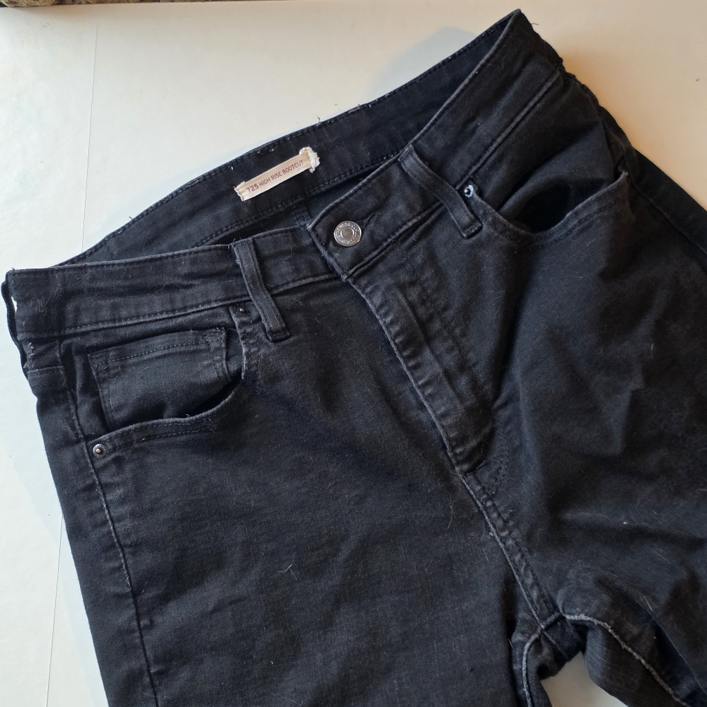 LEVI'S 725 High Rise Boot Cut Jeans